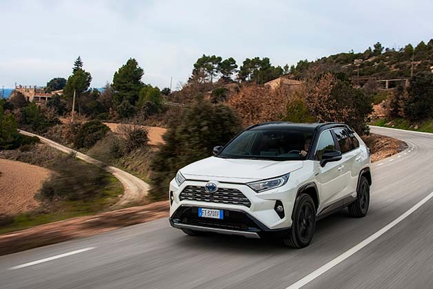 Biała Toyota Rav4