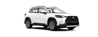 Biała Toyota Corolla Cross, ustawiona pod kątem z widocznym przodem oraz prawym bokiem. Tło zdjęcia jest białe, gładkie.