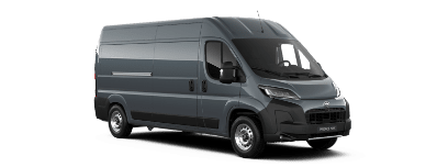 Ciemnoszara Toyota Proace Max, ustawiona pod kątem z widocznym przodem oraz prawym bokiem. Tło zdjęcia jest białe, gładkie.