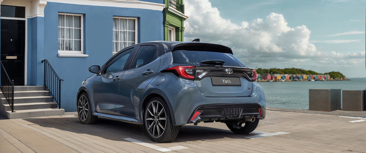 Toyota Yaris szara tył