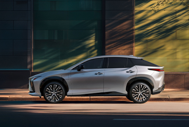 Nowy Lexus RZ